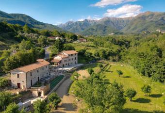 Agriturismo La Cascina dei Chicchi has Balcony rooms