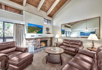 4 BD Townhome Near Lake Tahoe Shore with Shared Outdoor Pool & Hot Tub townhouse has Balcony rooms