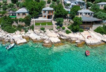 Villa Evilion has Balcony rooms