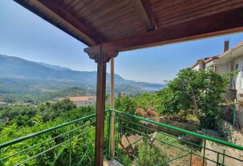 New House In Himare Old Town allows 18 year olds to book a room