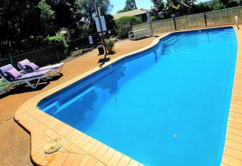 Bundaberg East Cabin and Tourist Park has Balcony rooms
