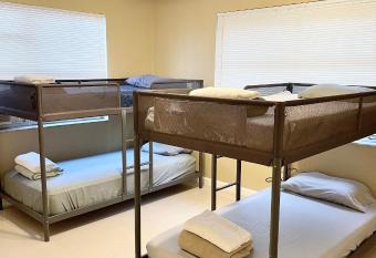 Miami Vibes Hostel - North Miami allows 18 year olds to book a room