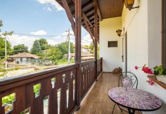 Guest House Geranium Arbanasi has Balcony rooms