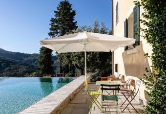 Casa Leopoldo allows 18 year olds to book a room