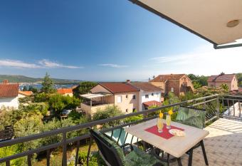 Apartmani Andrea has Balcony rooms