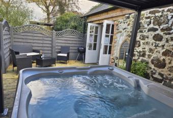 Hare Cottage has Balcony rooms