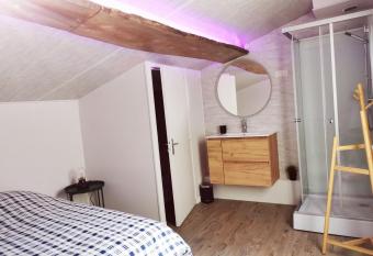 Duplex INDEPENDANT Centre ville allows 18 year olds to book a room