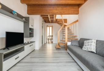 Mary House has Balcony rooms