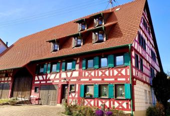 Ferienwohnungen im Eugenhaus allows 18 year olds to book a room