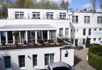 Apartmenthaus Hamburg allows 18 year olds to book a room