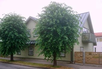 R  nne Majutus allows 18 year olds to book a room