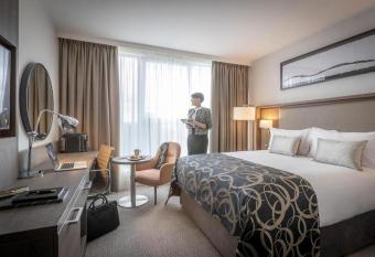 Clayton Hotel Bristol City allows 18 year olds to book a room