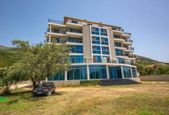 Hotel Borshi allows 18 year olds to book a room