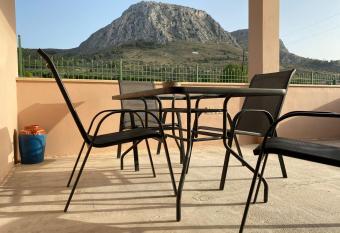 Acrocorinthos House has Balcony rooms