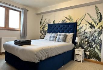 Waterside View Apartment has Balcony rooms