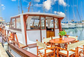 Marta Boat B&B allows 18 year olds to book a room