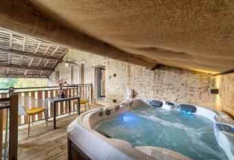 Le Cocon & SPA Priv   - l Oliveraie d Eurocentre allows 18 year olds to book a room