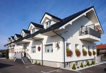 Hi  a An  ka,   en  ur has Balcony rooms