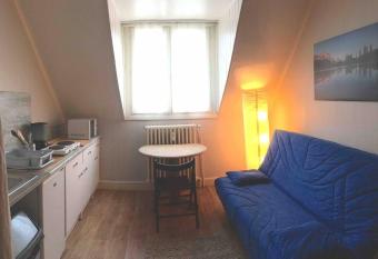 Studio Saint-Andr   allows 18 year olds to book a room