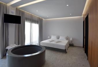 Rose n Stone, King, Luxury Houses has Balcony rooms