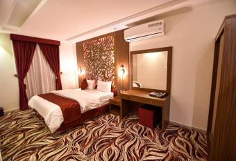                                              -Laylati Al Hamra has rooms with a private hot tub