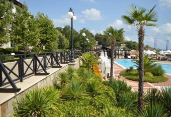 Apartment in the picturesque Oasis Resort & Spa has Balcony rooms