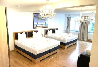 Hotel Anker allows 18 year olds to book a room