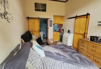 The Colburn Schoolhouse - Literature Suite has Balcony rooms