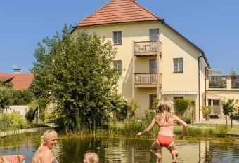 ad vineas G  stehaus Nikolaihof-Hotel Garni has Balcony rooms