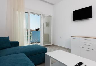 Diamanti Apartments Downtown Limenas Thasos allows 18 year olds to book a room