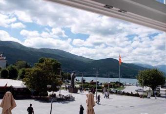 Ohrid Center Galerie House has rooms with a private hot tub