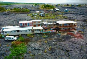 Open Gate Hostel Hawaii allows 18 year olds to book a room
