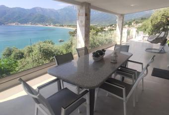 Villa Niti has Balcony rooms