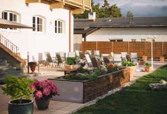 Das Waldhotel has Balcony rooms