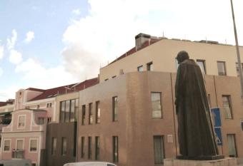 Bairro da Apresenta    o no cora    o de Aveiro allows 18 year olds to book a room