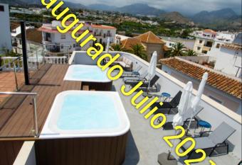 MIRADOR DE LA ERMITA - Adults Recommended allows 18 year olds to book a room