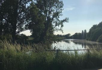Leuk vakantiewoning dijk woning met 3 slaapkamers dicht bij de Belgische grensen allows 18 year olds to book a room