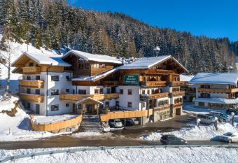 Das Gr  nholz Aparthotel has Balcony rooms