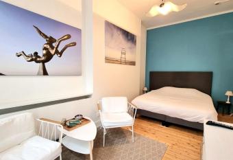 Studio Heyst has Balcony rooms