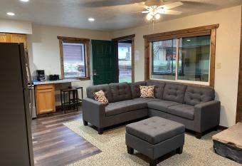 Ponderosa Lodge 5AB allows 18 year olds to book a room