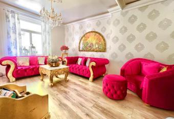 Boutiquehotel Villa Rosenhof allows 18 year olds to book a room