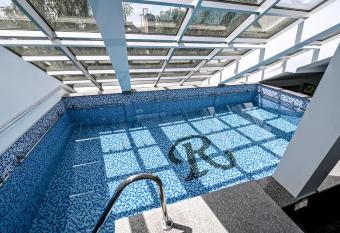 Respect034 has Smoking/Balcony rooms