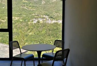 V&V RentRoom Design allows 18 year olds to book a room