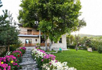 Bujtina SHKODRANI has Balcony rooms
