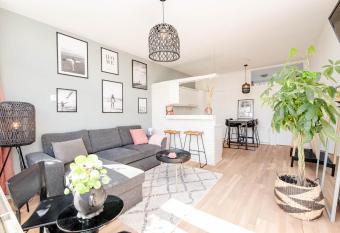 Amsterdam Beach Apartment 1, Private Garden allows 18 year olds to book a room