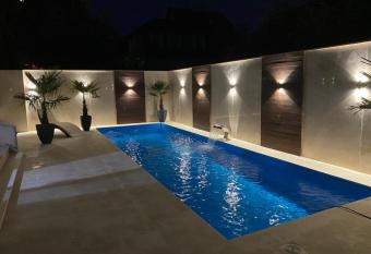 Boutique Damiani has Balcony rooms