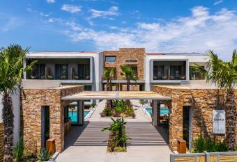 Soho Exclusive Suites allows 18 year olds to book a room