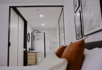 Zarey Hostel has Balcony rooms