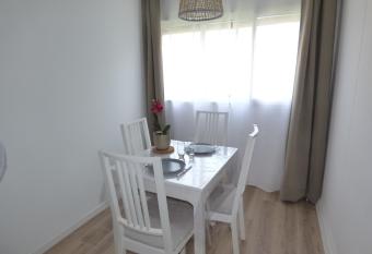 Coquet Appartement T2, La M  diterran  e, Narbonne Plage allows 18 year olds to book a room