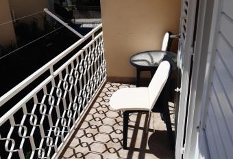 Villa Ravlic has Balcony rooms